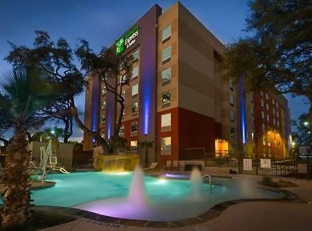 H I Express & Suites San Antonio Medical-Six Flags Eksteriør billede